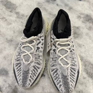 YZY 350 V2 CMPCT - NWT Size 6.5